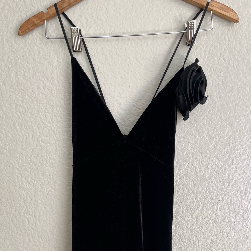 NWOT Got You Captivated Black Velvet Rosette Lace-Up Maxi Dress - Picture 4 of 9